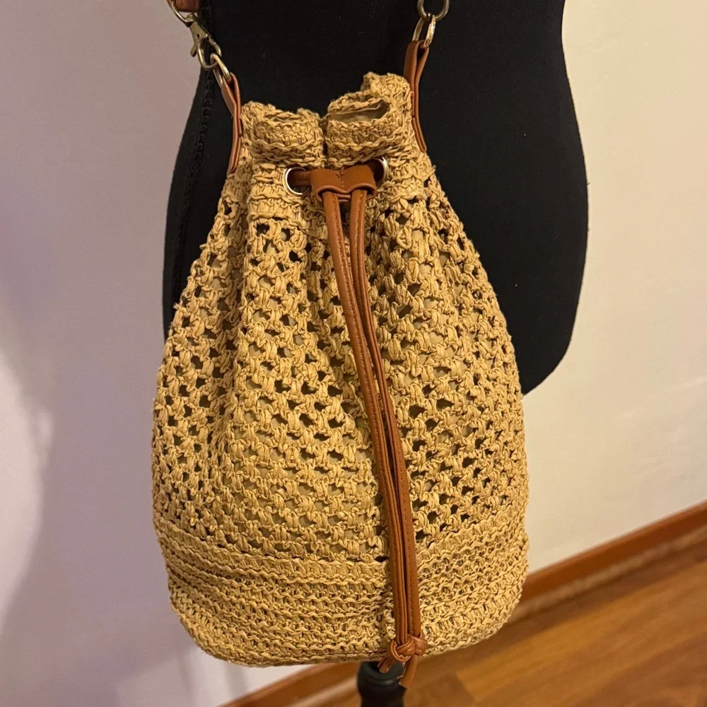Stylish Tan Woven Bucket Bag - Picture 2 of 4